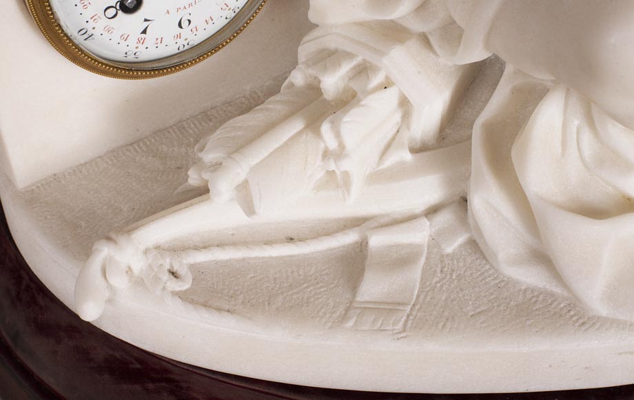 Pendule d'après un modèle de Jean Baptiste Pigalle en marbre de Carrare de la fin du XIXe Pendule d'après un modèle de Jean Baptiste Pigalle en marbre de Carrare de la fin du XIXe-8