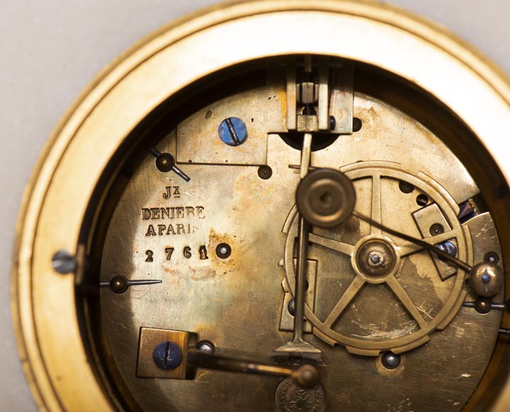 Pendule d'après un modèle de Jean Baptiste Pigalle en marbre de Carrare de la fin du XIXe Pendule d'après un modèle de Jean Baptiste Pigalle en marbre de Carrare de la fin du XIXe-11