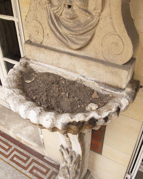 Petite fontaine murale en pierre du XIXe siècle Petite fontaine murale en pierre du XIXe siècle-2