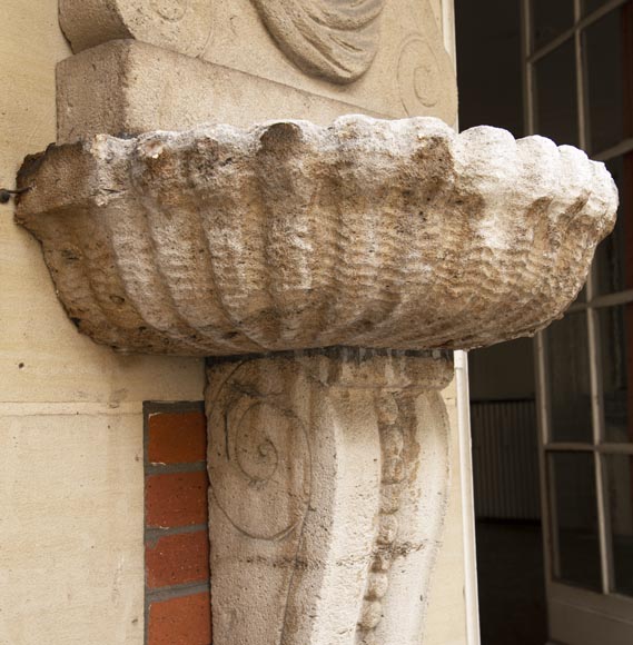 Petite fontaine murale en pierre du XIXe siècle Petite fontaine murale en pierre du XIXe siècle-3