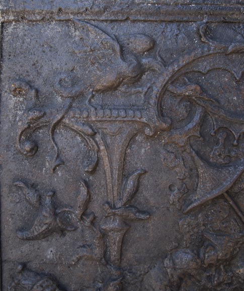 Plaque de cheminée du XVIIIe siècle à décor d'une chinoiserie Plaque de cheminée du XVIIIe siècle à décor d'une chinoiserie-4