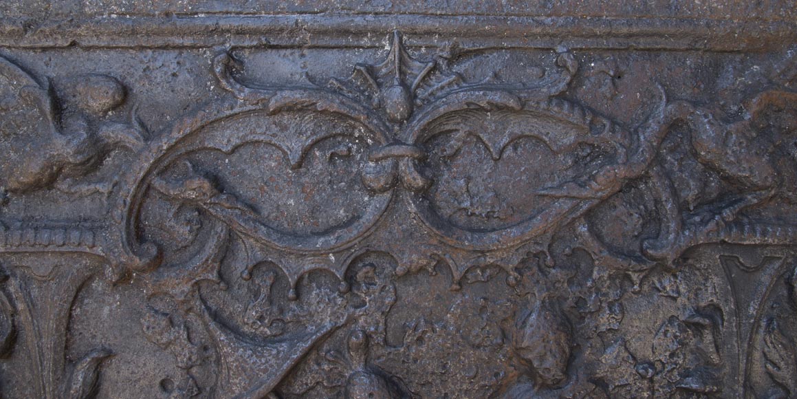 Plaque de cheminée du XVIIIe siècle à décor d'une chinoiserie Plaque de cheminée du XVIIIe siècle à décor d'une chinoiserie-5