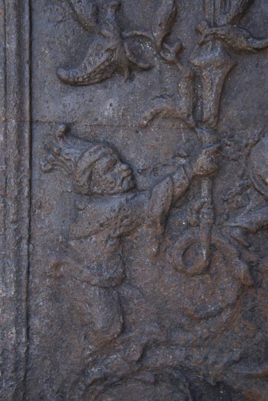 Plaque de cheminée du XVIIIe siècle à décor d'une chinoiserie Plaque de cheminée du XVIIIe siècle à décor d'une chinoiserie-8