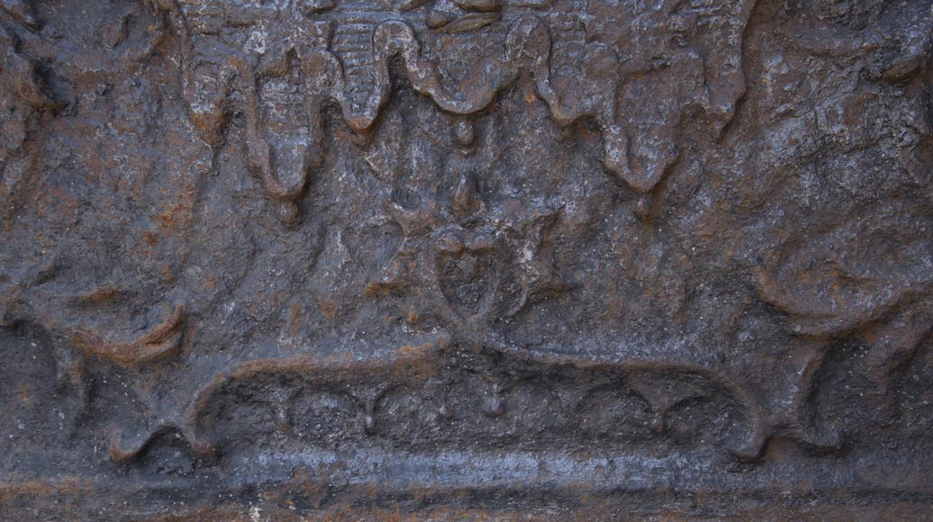 Plaque de cheminée du XVIIIe siècle à décor d'une chinoiserie Plaque de cheminée du XVIIIe siècle à décor d'une chinoiserie-9