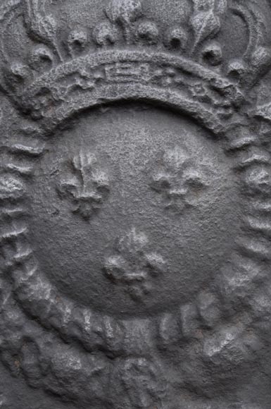 Plaque de cheminée d’époque Louis XV aux armes de France Plaque de cheminée d’époque Louis XV aux armes de France-2