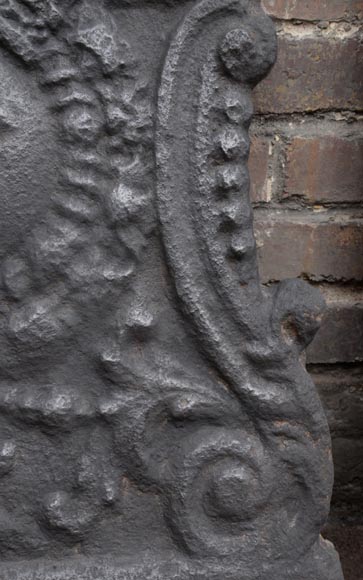 Plaque de cheminée d’époque Louis XV aux armes de France Plaque de cheminée d’époque Louis XV aux armes de France-3