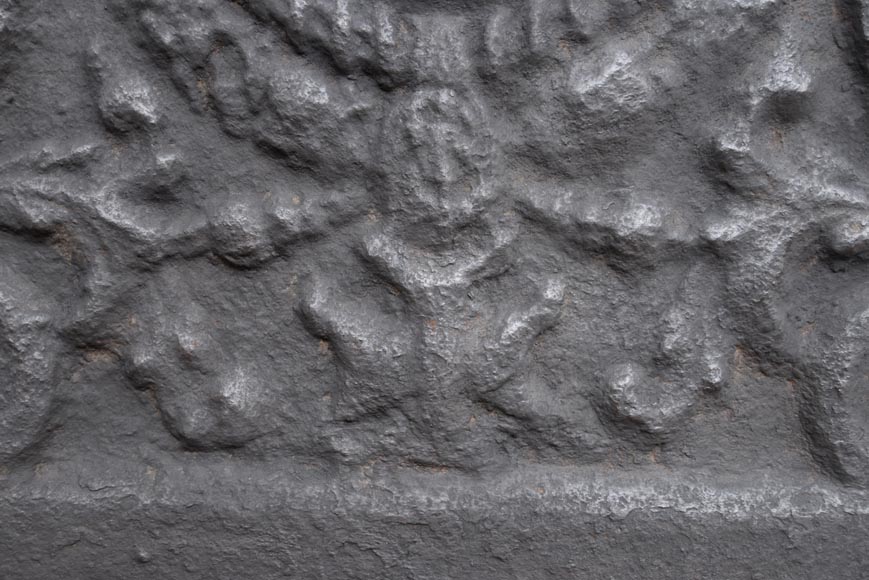 Plaque de cheminée d’époque Louis XV aux armes de France Plaque de cheminée d’époque Louis XV aux armes de France-5