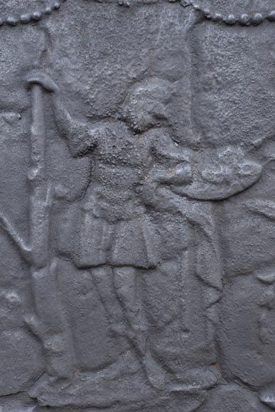 Plaque de cheminée ancienne à décor de soldat en armure, XIXe siècle Plaque de cheminée ancienne à décor de soldat en armure, XIXe siècle-2