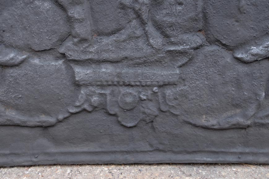 Plaque de cheminée ancienne à décor de soldat en armure, XIXe siècle Plaque de cheminée ancienne à décor de soldat en armure, XIXe siècle-5