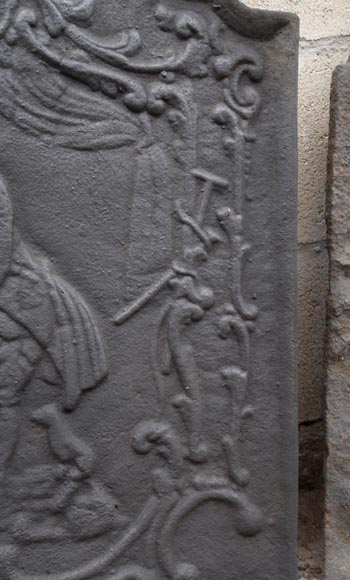 Plaque de cheminée en fonte au couple de nobles, XXe siècle Plaque de cheminée en fonte au couple de nobles, XXe siècle-4