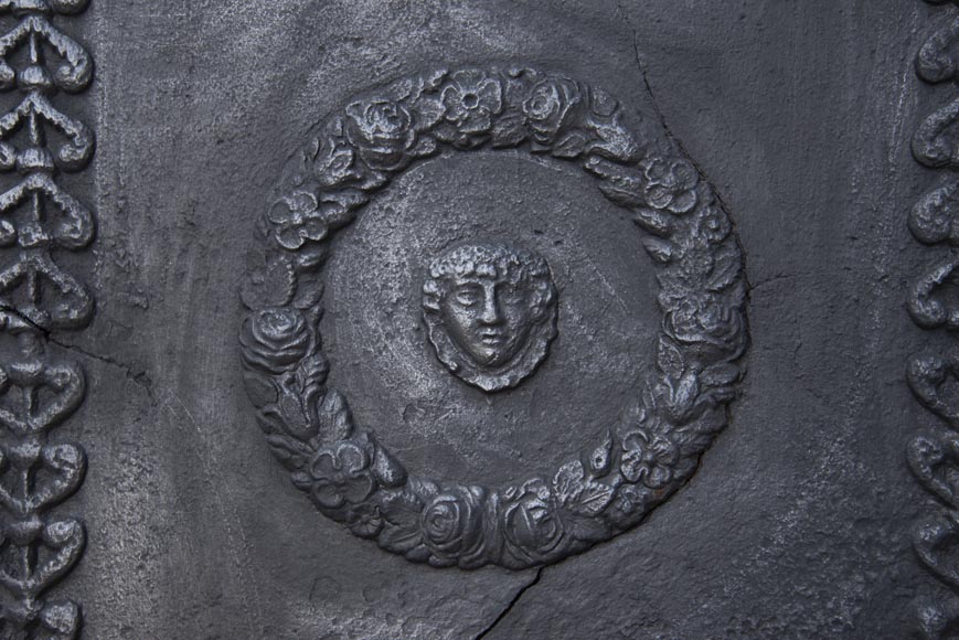 Plaque de cheminée ancienne de style Empire Plaque de cheminée ancienne de style Empire-1