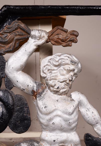 Très rare plaque de cheminée ajourée en fonte peinte  Très rare plaque de cheminée ajourée en fonte peinte