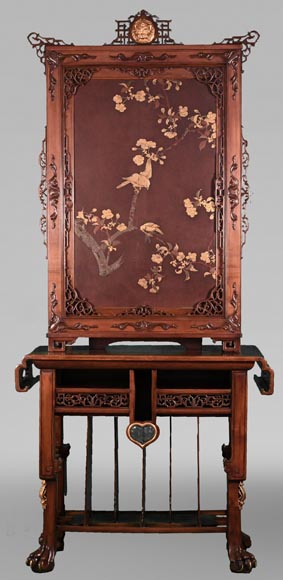 CHARBONNIER (ébéniste) pour L’ESCALIER DE CRISTAL, Cabinet japonisant à panneau laqué coulissant, vers 1890 CHARBONNIER (ébéniste) pour L’ESCALIER DE CRISTAL, Cabinet japonisant à panneau laqué coulissant, vers 1890-0