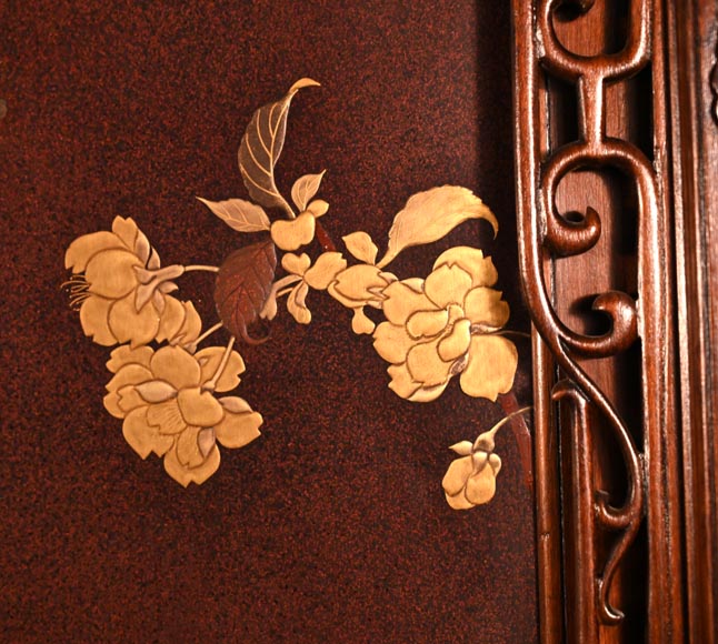 CHARBONNIER (ébéniste) pour L’ESCALIER DE CRISTAL, Cabinet japonisant à panneau laqué coulissant, vers 1890 CHARBONNIER (ébéniste) pour L’ESCALIER DE CRISTAL, Cabinet japonisant à panneau laqué coulissant, vers 1890-6