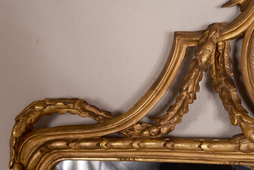 Trumeau ancien de style Napoléon III en bois doré sculpté à décor d'un profil en médaillon Trumeau ancien de style Napoléon III en bois doré sculpté à décor d'un profil en médaillon-2