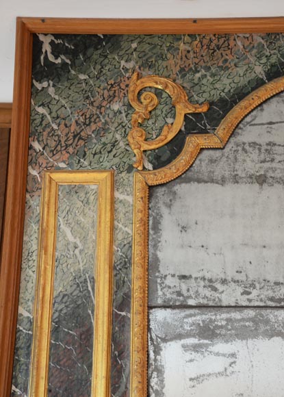 Trumeau de style Régence en bois doré et trompe l’oeil marbre de Campan, début du XIXe siècle Trumeau de style Régence en bois doré et trompe l’oeil marbre de Campan, début du XIXe siècle-3