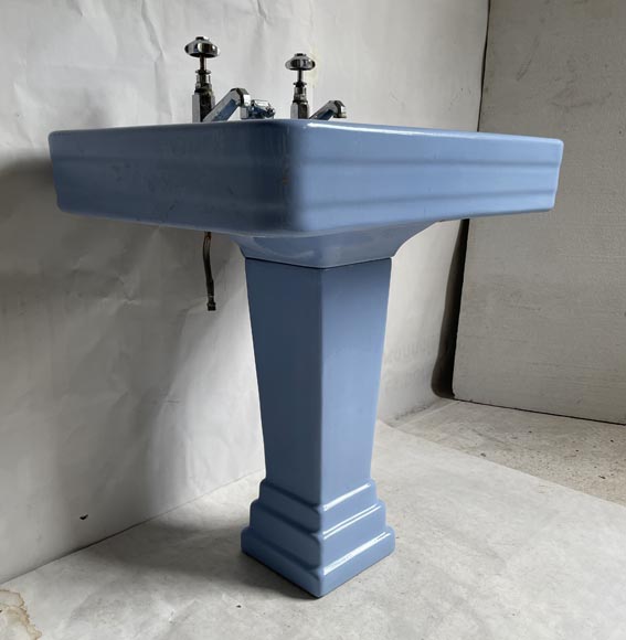 Lavabo bleu en faïence sur pied, années 50 Lavabo bleu en faïence sur pied, années 50-5