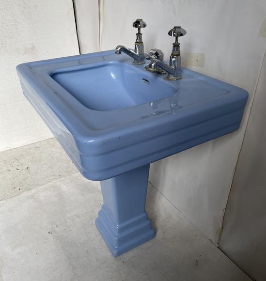 Lavabo bleu en faïence sur pied, années 50 Lavabo bleu en faïence sur pied, années 50-7