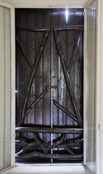 Ensemble original d’une paire de volets et garde-corps en bois, style rusticage, milieu du XIXe siècle Ensemble original d’une paire de volets et garde-corps en bois, style rusticage, milieu du XIXe siècle-4