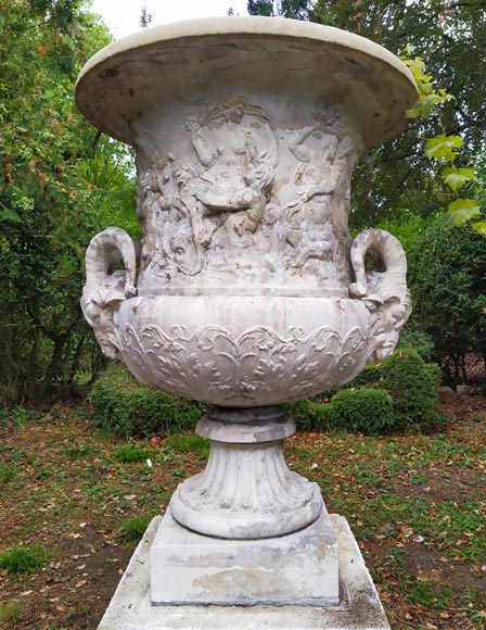 François GIRARDON (d'après) - Vase en pierre reconstituée François GIRARDON (d'après) - Vase en pierre reconstituée-1