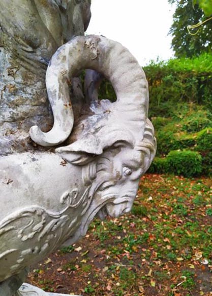 François GIRARDON (d'après) - Vase en pierre reconstituée François GIRARDON (d'après) - Vase en pierre reconstituée-4