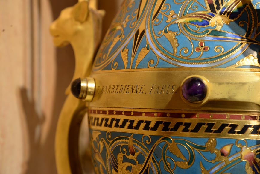 Louis-Constant SÉVIN (1821-1888) et Ferdinand BARBEDIENNE (1810-1892), Exceptionnelle paire de vases d'ornement en bronze et émail, modèle présenté à l'Exposition Universelle de Londres en 1862 Louis-Constant SÉVIN (1821-1888) et Ferdinand BARBEDIENNE (1810-1892), Exceptionnelle paire de vases d'ornement en bronze et émail, modèle présenté à l'Exposition Universelle de Londres en 1862-5