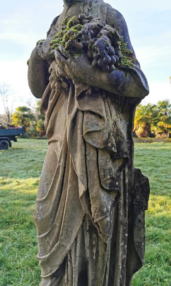 Ensemble de deux sculptures de femmes drapées à l'antique en pierre, milieu XIXe siècle -6