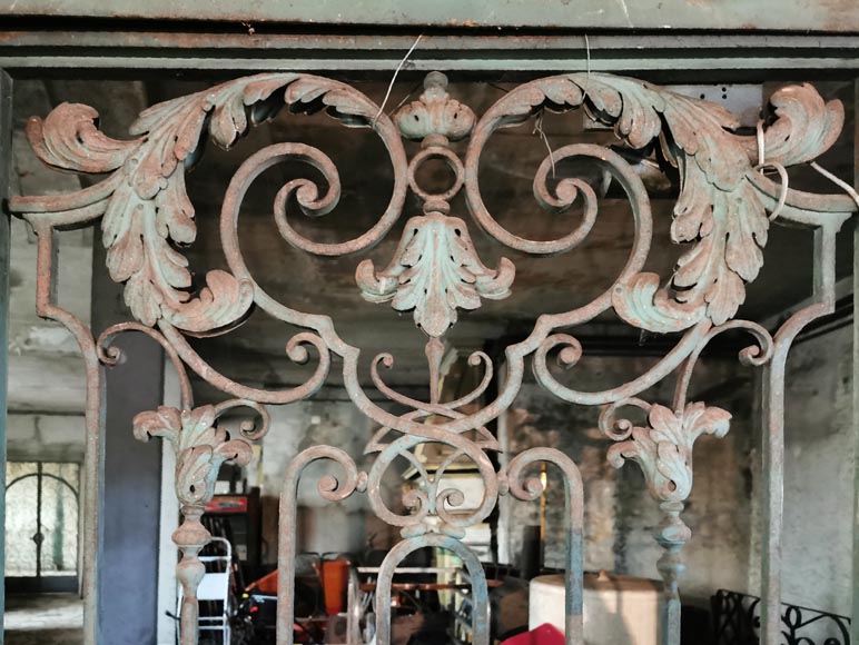 Ancienne porte d’entrée en fer forgé d’un hôtel particulier d’époque Napoléon III Ancienne porte d’entrée en fer forgé d’un hôtel particulier d’époque Napoléon III-3