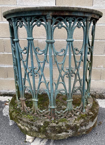 Paire de consoles d’extérieur en fer forgé, forme demi-lune Paire de consoles d’extérieur en fer forgé, forme demi-lune-5