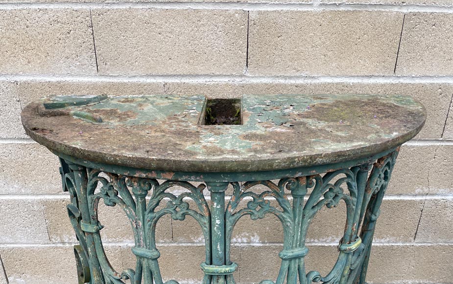 Paire de consoles d’extérieur en fer forgé, forme demi-lune Paire de consoles d’extérieur en fer forgé, forme demi-lune-6