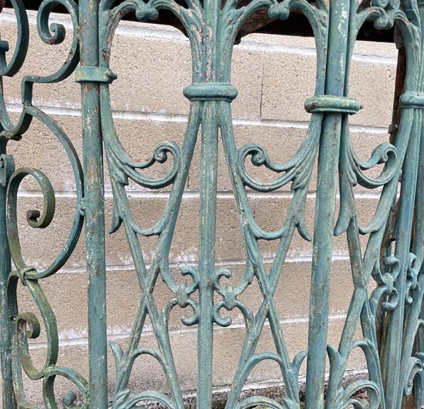 Paire de consoles d’extérieur en fer forgé, forme demi-lune Paire de consoles d’extérieur en fer forgé, forme demi-lune-7