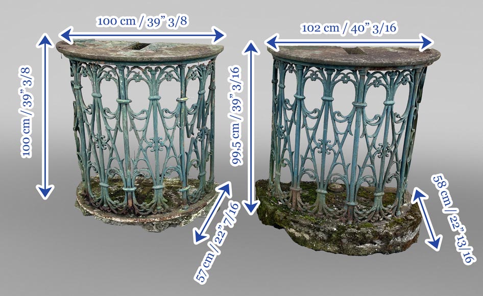 Paire de consoles d’extérieur en fer forgé, forme demi-lune Paire de consoles d’extérieur en fer forgé, forme demi-lune-12
