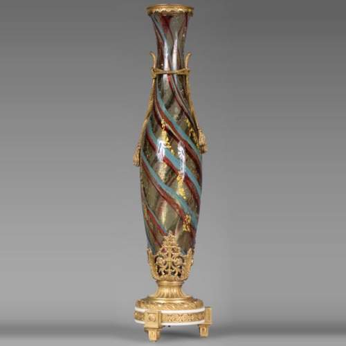 Ernest LEVEILLE - Exceptionnel vase en verre craquelé à décor intercalaire polychrome et doré sur monture en bronze doré, vers 1890