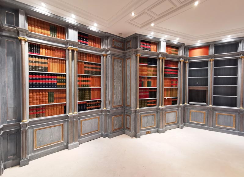 Pièce de boiserie à décor de bibliothèque en trompe l’oeil, fin du XXe siècle Pièce de boiserie à décor de bibliothèque en trompe l’oeil, fin du XXe siècle-0