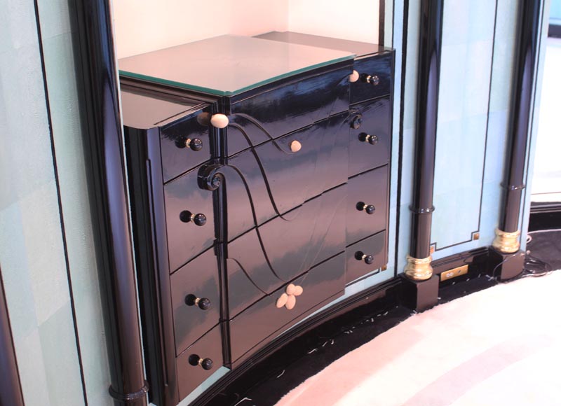 Emilio Terry (1890 -1869) (dans le goût de), Pièce ronde aux murs ornés de papier peint imitant le galuchat, fin du XXe siècle Emilio Terry (1890 -1869) (dans le goût de), Pièce ronde aux murs ornés de papier peint imitant le galuchat, fin du XXe siècle-4