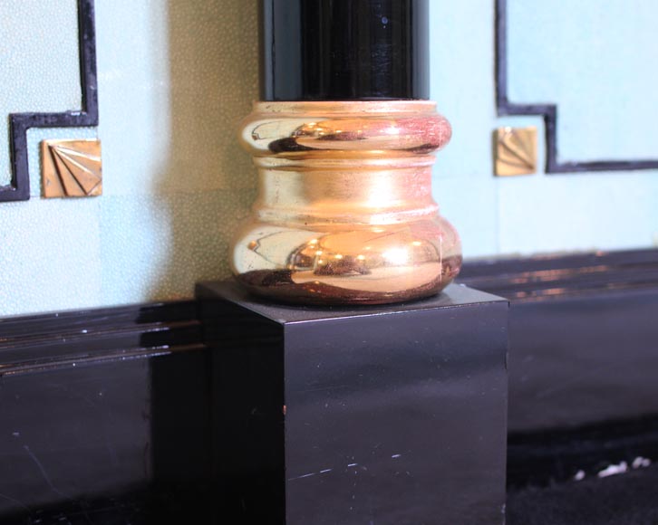 Emilio Terry (1890 -1869) (dans le goût de), Pièce ronde aux murs ornés de papier peint imitant le galuchat, fin du XXe siècle Emilio Terry (1890 -1869) (dans le goût de), Pièce ronde aux murs ornés de papier peint imitant le galuchat, fin du XXe siècle-5