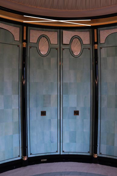 Emilio Terry (1890 -1869) (dans le goût de), Pièce ronde aux murs ornés de papier peint imitant le galuchat, fin du XXe siècle Emilio Terry (1890 -1869) (dans le goût de), Pièce ronde aux murs ornés de papier peint imitant le galuchat, fin du XXe siècle-13