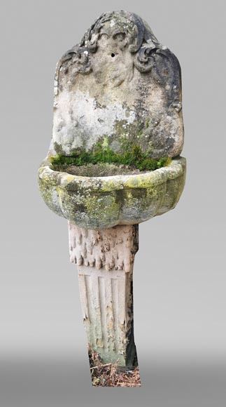 Fontaine murale en pierre de Saint Maximin, fin du XIXe siècle  Fontaine murale en pierre de Saint Maximin, fin du XIXe siècle -0