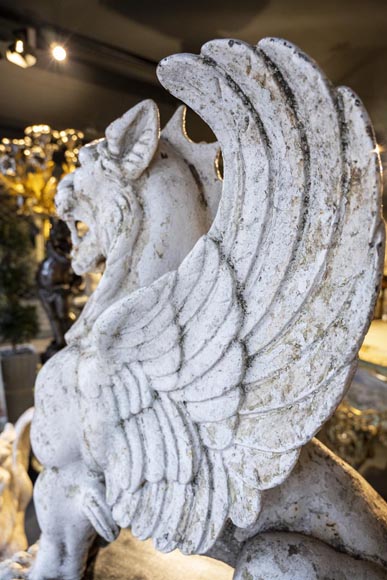 Rare paire de lions ailés, fonte de fer, époque XIXe siècle Rare paire de lions ailés, fonte de fer, époque XIXe siècle-3