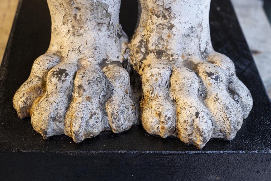 Rare paire de lions ailés, fonte de fer, époque XIXe siècle Rare paire de lions ailés, fonte de fer, époque XIXe siècle-7