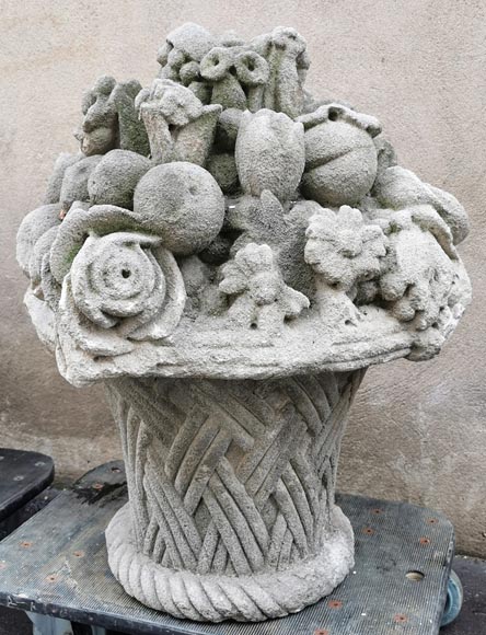 Paire de corbeilles de fruits et fleurs en pierre sculptée, fin du XIXe siècle Paire de corbeilles de fruits et fleurs en pierre sculptée, fin du XIXe siècle-3