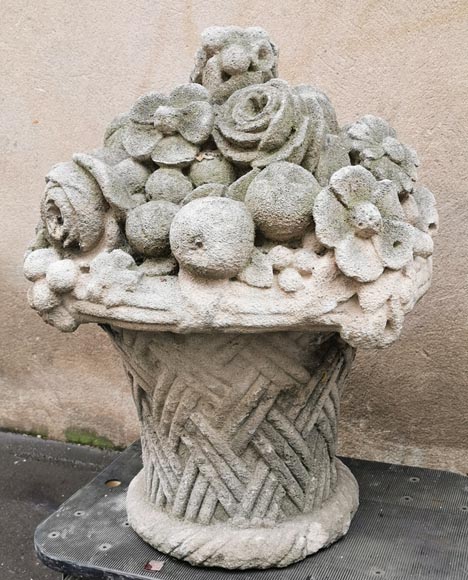 Paire de corbeilles de fruits et fleurs en pierre sculptée, fin du XIXe siècle Paire de corbeilles de fruits et fleurs en pierre sculptée, fin du XIXe siècle-4