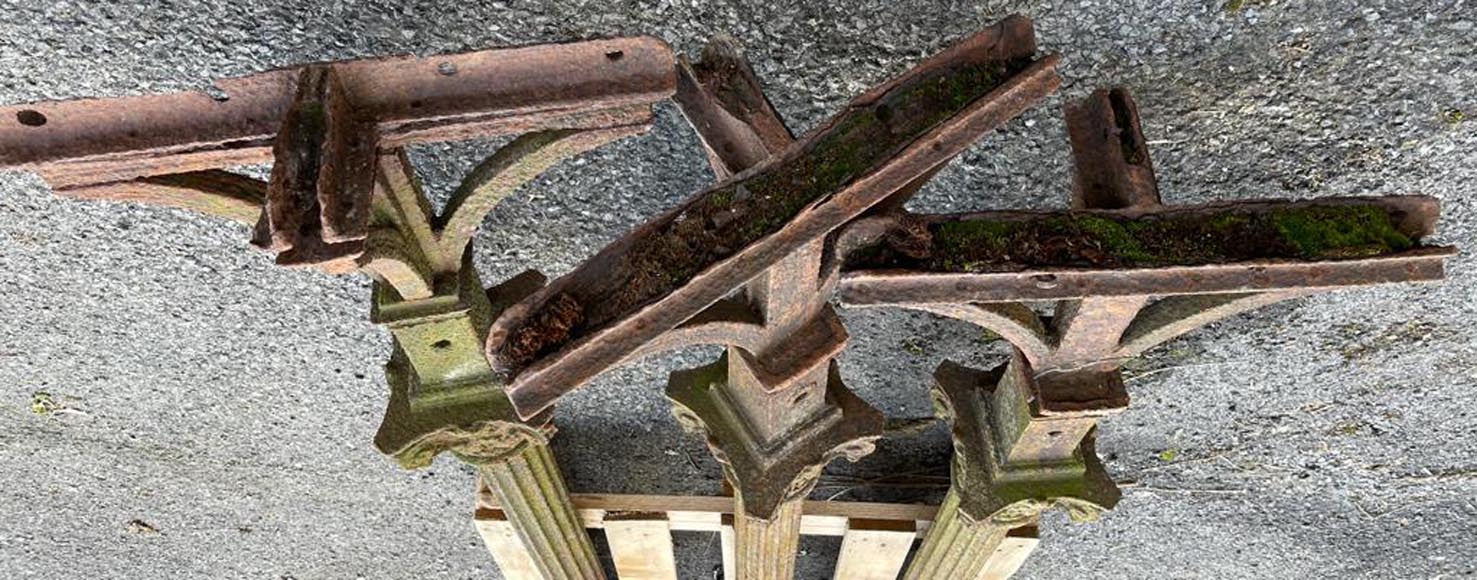 Lot de trois colonnes composites en fonte  Lot de trois colonnes composites en fonte -5