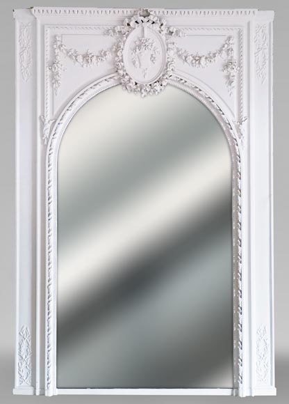 Trumeau de style Louis XVI orné de guirlandes de fleurs Trumeau de style Louis XVI orné de guirlandes de fleurs -0