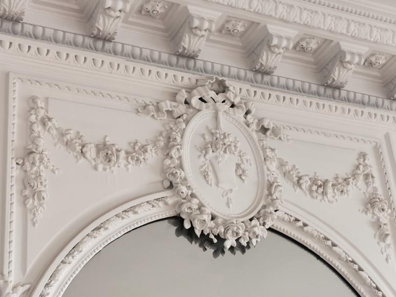 Trumeau de style Louis XVI orné de guirlandes de fleurs Trumeau de style Louis XVI orné de guirlandes de fleurs -2