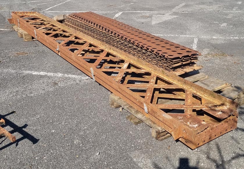 Deux structures métalliques rectangulaires, XIXe siècle  Deux structures métalliques rectangulaires, XIXe siècle -1