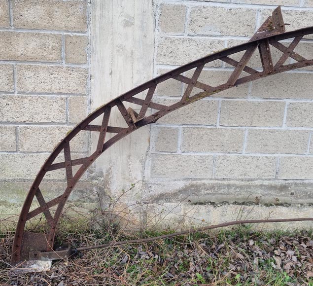 Ensemble de douze structures métalliques en forme d'arc, XIXe siècle  Ensemble de douze structures métalliques en forme d'arc, XIXe siècle -2