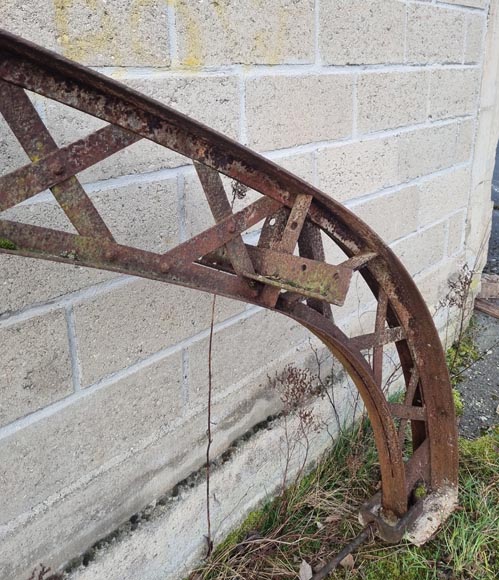 Ensemble de douze structures métalliques en forme d'arc, XIXe siècle  Ensemble de douze structures métalliques en forme d'arc, XIXe siècle -3