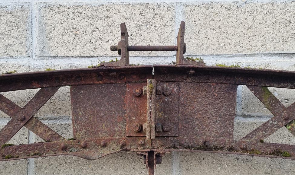 Ensemble de douze structures métalliques en forme d'arc, XIXe siècle  Ensemble de douze structures métalliques en forme d'arc, XIXe siècle -4