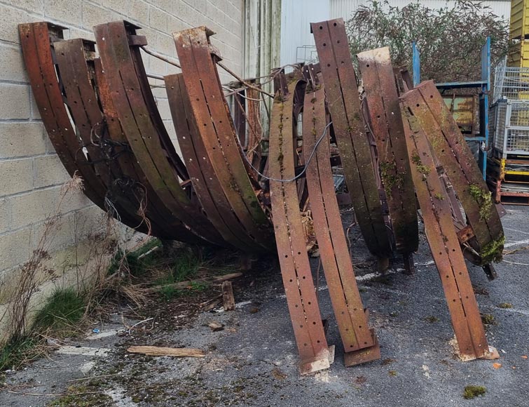 Ensemble de douze structures métalliques en forme d'arc, XIXe siècle  Ensemble de douze structures métalliques en forme d'arc, XIXe siècle -10